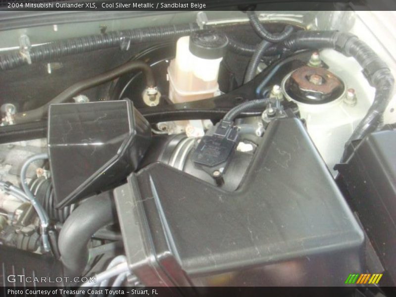 Cool Silver Metallic / Sandblast Beige 2004 Mitsubishi Outlander XLS