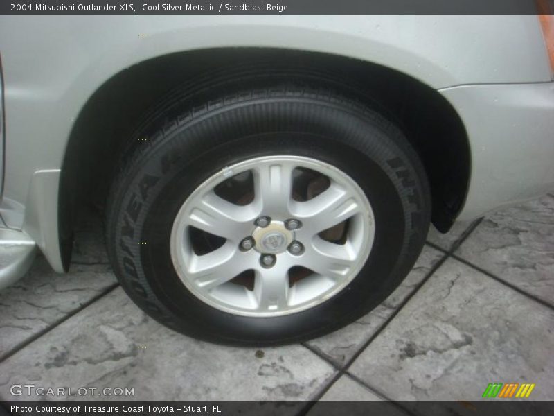 Cool Silver Metallic / Sandblast Beige 2004 Mitsubishi Outlander XLS