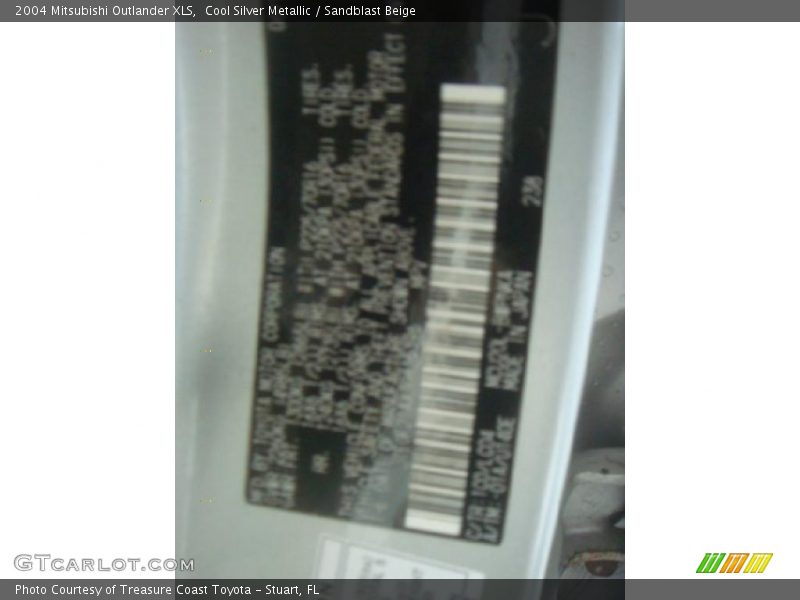 Cool Silver Metallic / Sandblast Beige 2004 Mitsubishi Outlander XLS