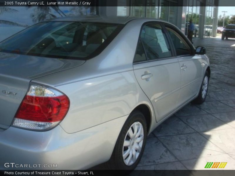 Lunar Mist Metallic / Gray 2005 Toyota Camry LE