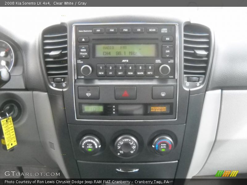 Clear White / Gray 2008 Kia Sorento LX 4x4