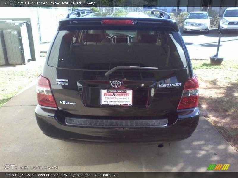 Black / Ivory 2005 Toyota Highlander Limited 4WD