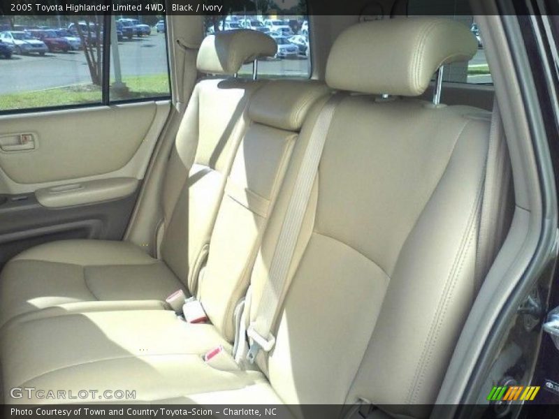 Black / Ivory 2005 Toyota Highlander Limited 4WD