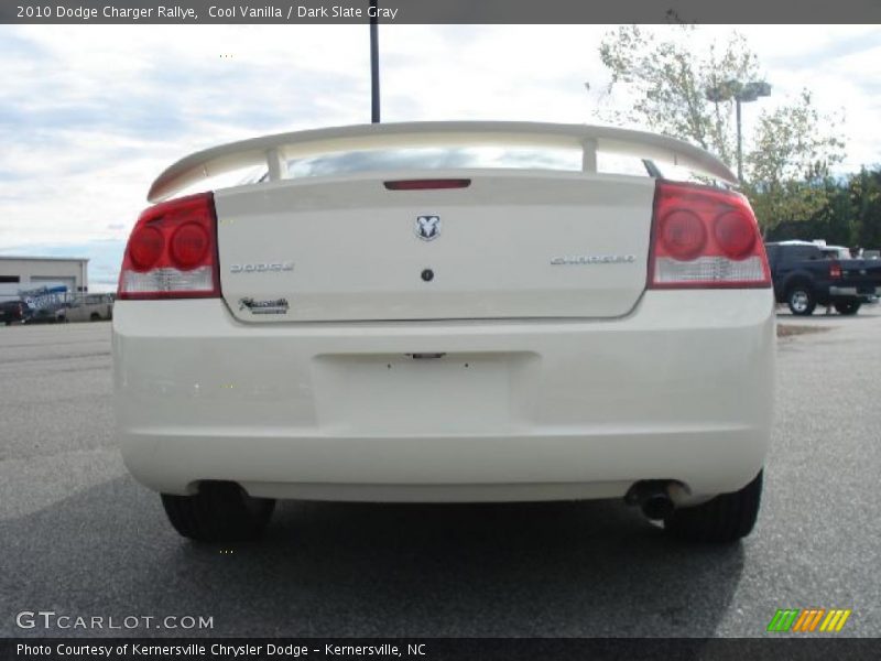 Cool Vanilla / Dark Slate Gray 2010 Dodge Charger Rallye