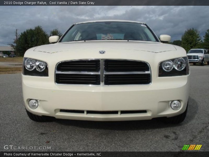Cool Vanilla / Dark Slate Gray 2010 Dodge Charger Rallye