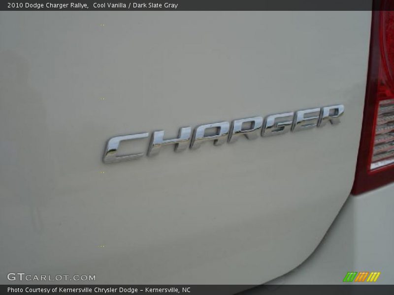Cool Vanilla / Dark Slate Gray 2010 Dodge Charger Rallye