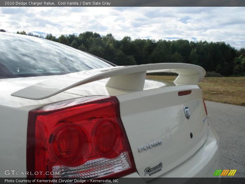 Cool Vanilla / Dark Slate Gray 2010 Dodge Charger Rallye