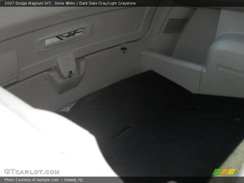 Stone White / Dark Slate Gray/Light Graystone 2007 Dodge Magnum SXT