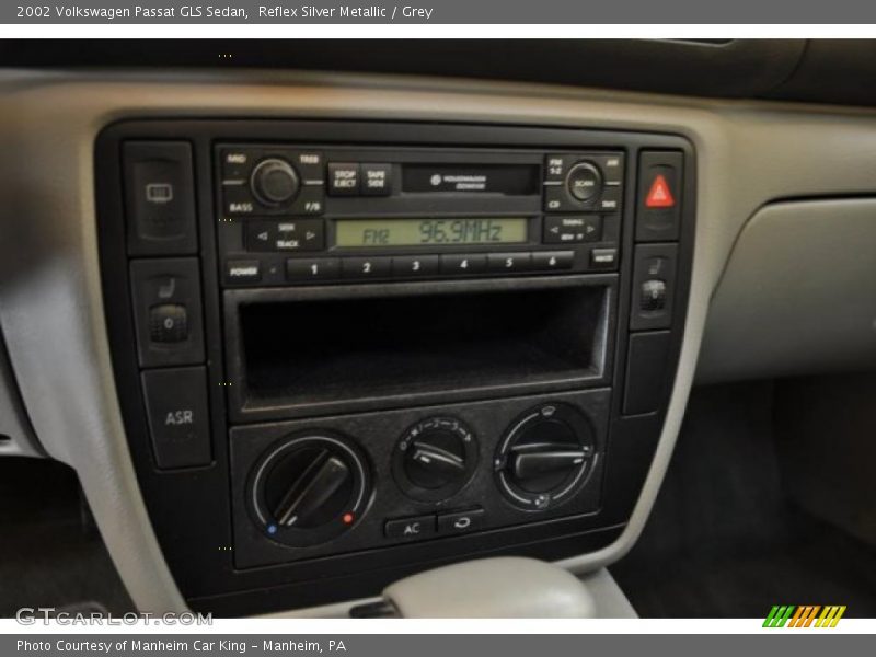 Reflex Silver Metallic / Grey 2002 Volkswagen Passat GLS Sedan