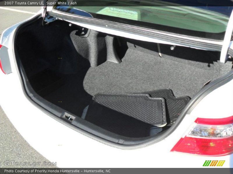 Super White / Ash 2007 Toyota Camry LE