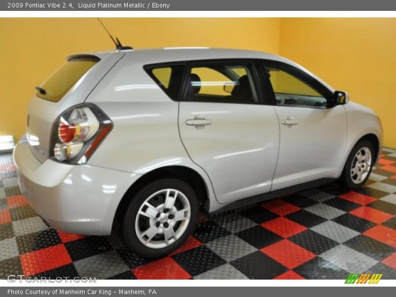 Liquid Platinum Metallic / Ebony 2009 Pontiac Vibe 2.4