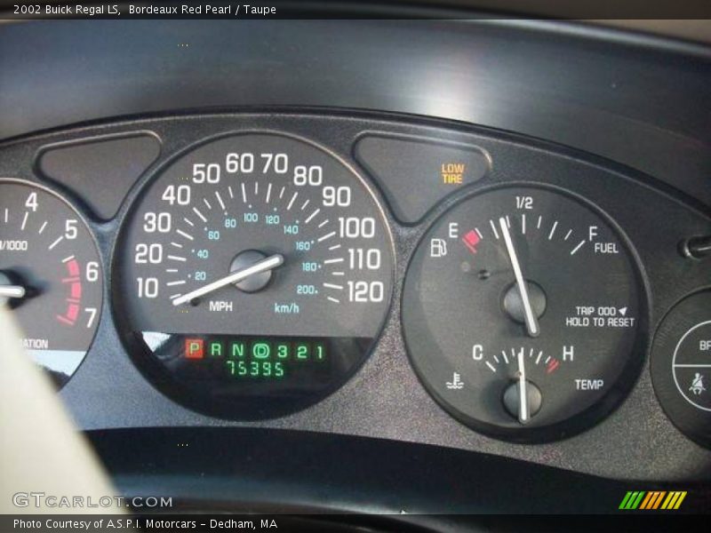 Bordeaux Red Pearl / Taupe 2002 Buick Regal LS