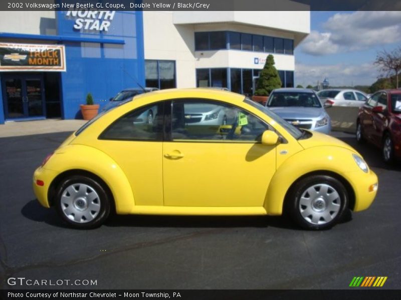 Double Yellow / Black/Grey 2002 Volkswagen New Beetle GL Coupe