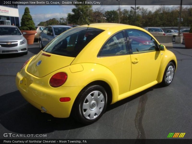 Double Yellow / Black/Grey 2002 Volkswagen New Beetle GL Coupe