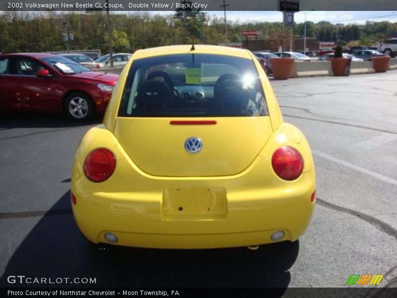 Double Yellow / Black/Grey 2002 Volkswagen New Beetle GL Coupe