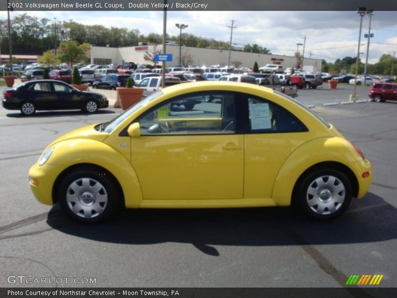 Double Yellow / Black/Grey 2002 Volkswagen New Beetle GL Coupe