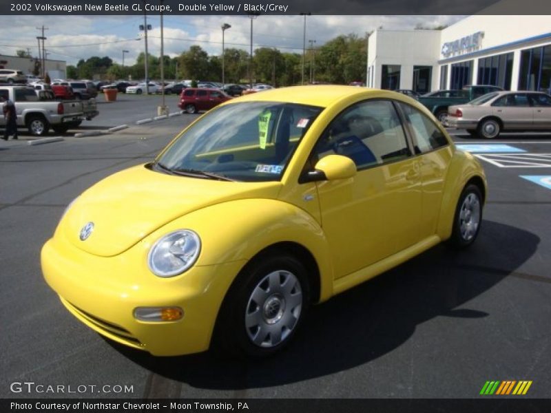 Double Yellow / Black/Grey 2002 Volkswagen New Beetle GL Coupe