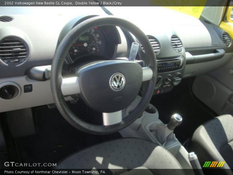 Double Yellow / Black/Grey 2002 Volkswagen New Beetle GL Coupe