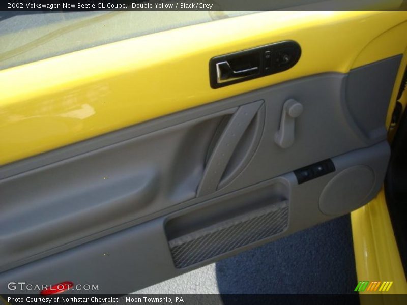 Double Yellow / Black/Grey 2002 Volkswagen New Beetle GL Coupe