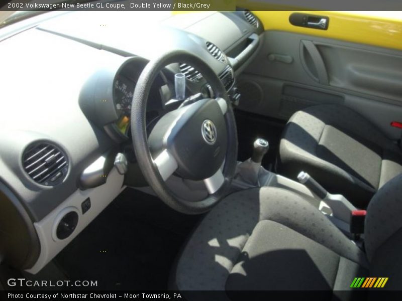 Double Yellow / Black/Grey 2002 Volkswagen New Beetle GL Coupe