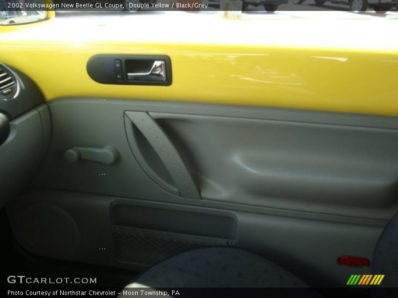 Double Yellow / Black/Grey 2002 Volkswagen New Beetle GL Coupe