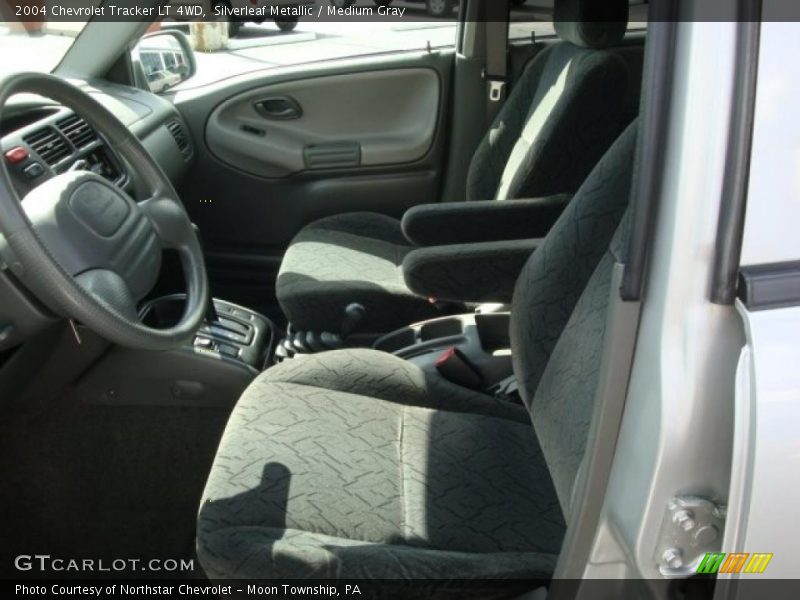 Silverleaf Metallic / Medium Gray 2004 Chevrolet Tracker LT 4WD