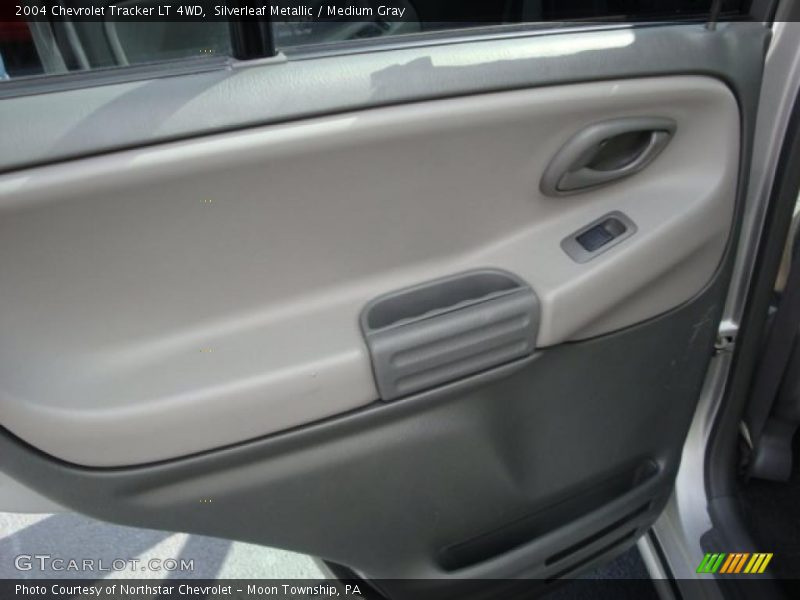 Silverleaf Metallic / Medium Gray 2004 Chevrolet Tracker LT 4WD