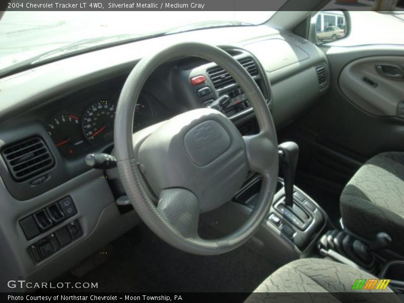 Silverleaf Metallic / Medium Gray 2004 Chevrolet Tracker LT 4WD