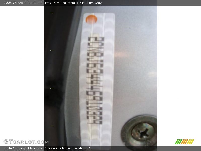 Silverleaf Metallic / Medium Gray 2004 Chevrolet Tracker LT 4WD