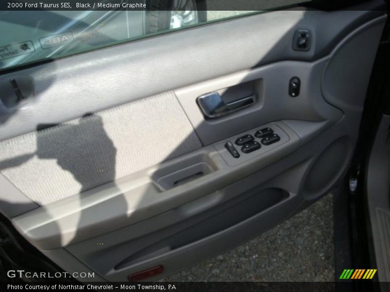 Black / Medium Graphite 2000 Ford Taurus SES