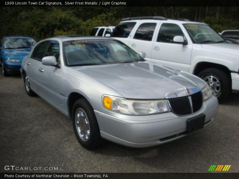 Silver Frost Metallic / Light Graphite 1999 Lincoln Town Car Signature