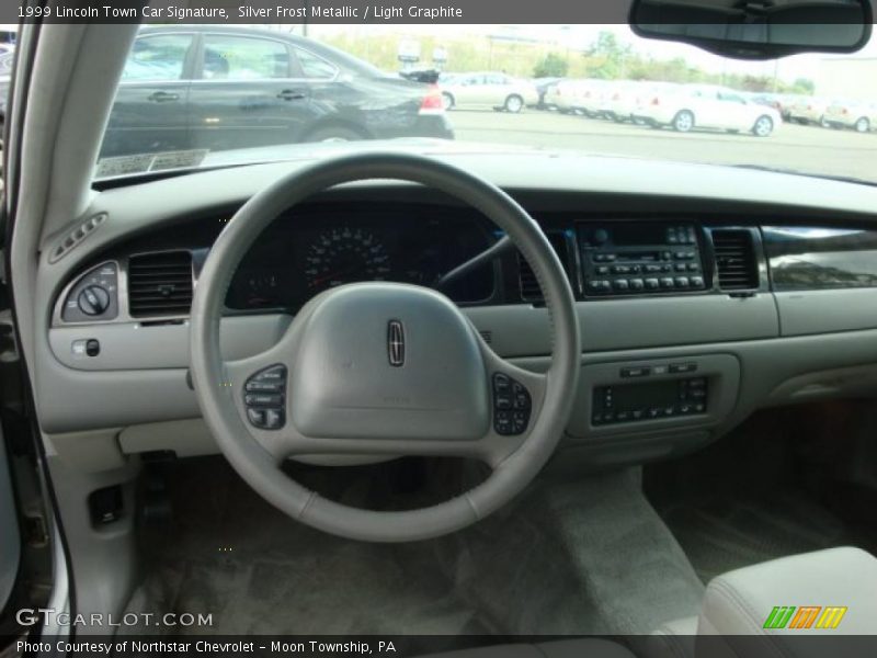 Silver Frost Metallic / Light Graphite 1999 Lincoln Town Car Signature