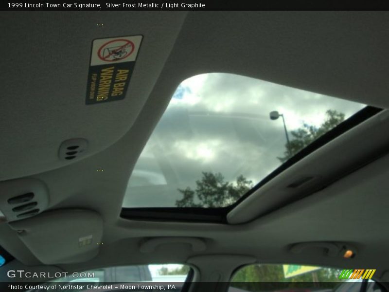 Silver Frost Metallic / Light Graphite 1999 Lincoln Town Car Signature