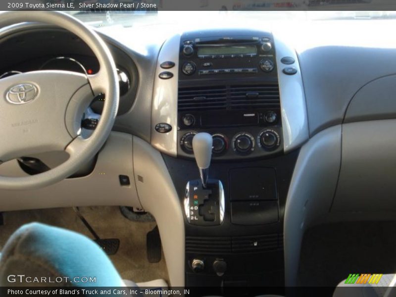 Silver Shadow Pearl / Stone 2009 Toyota Sienna LE