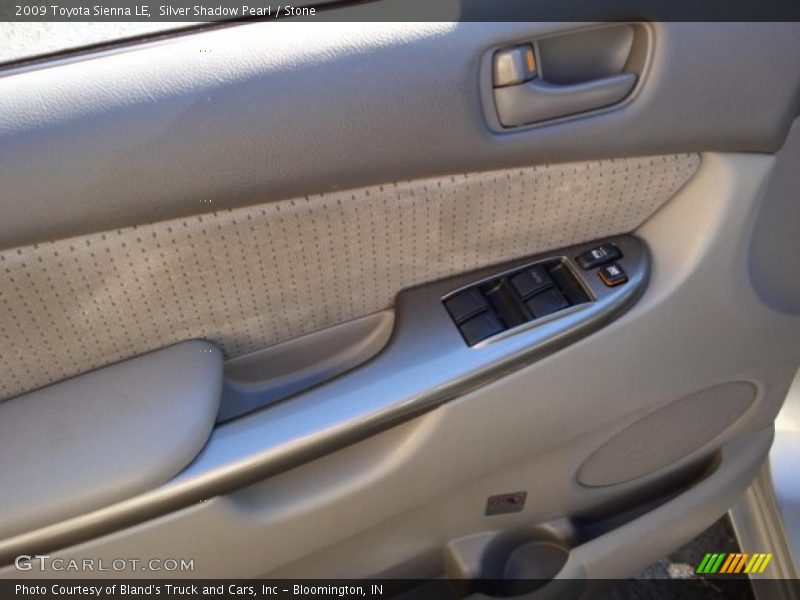Silver Shadow Pearl / Stone 2009 Toyota Sienna LE