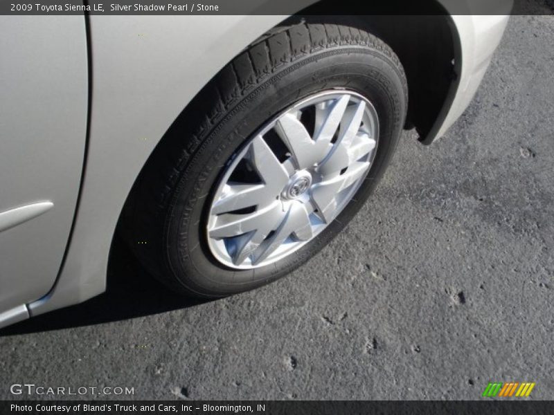 Silver Shadow Pearl / Stone 2009 Toyota Sienna LE