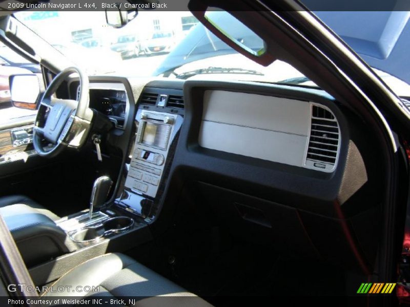 Black / Charcoal Black 2009 Lincoln Navigator L 4x4