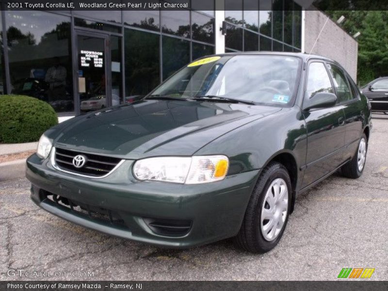 Woodland Green Pearl / Light Charcoal 2001 Toyota Corolla LE