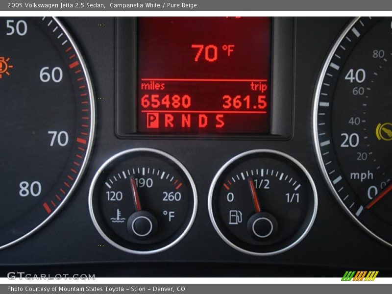 Campanella White / Pure Beige 2005 Volkswagen Jetta 2.5 Sedan