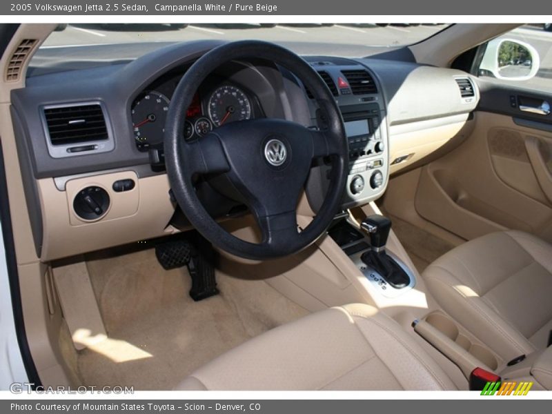 Campanella White / Pure Beige 2005 Volkswagen Jetta 2.5 Sedan