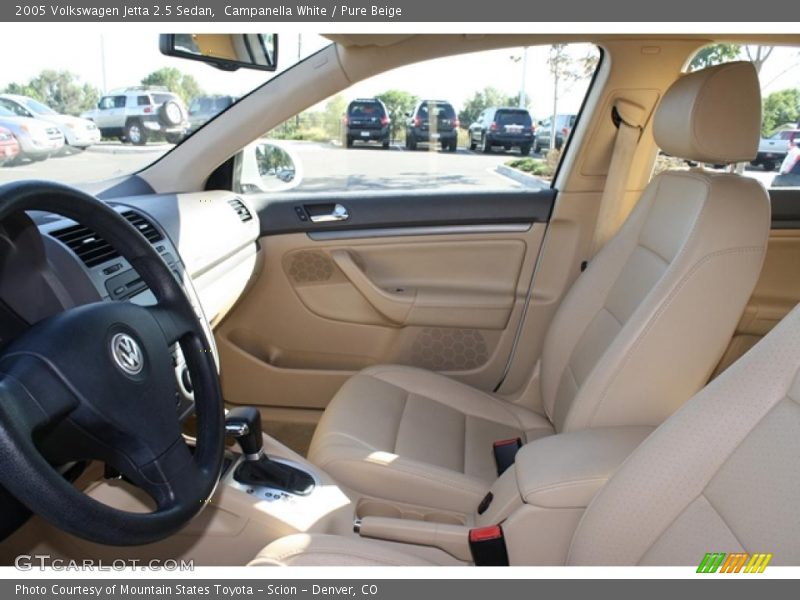Campanella White / Pure Beige 2005 Volkswagen Jetta 2.5 Sedan