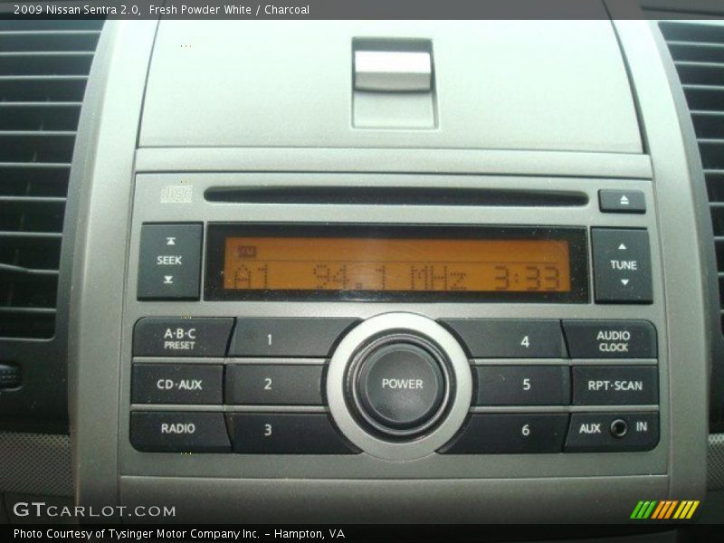 Fresh Powder White / Charcoal 2009 Nissan Sentra 2.0