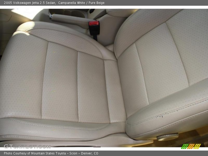 Campanella White / Pure Beige 2005 Volkswagen Jetta 2.5 Sedan