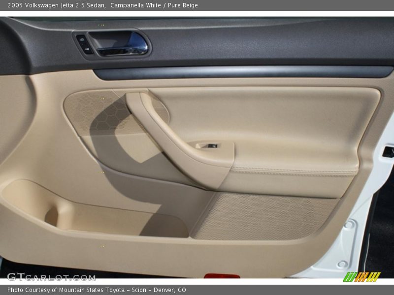 Campanella White / Pure Beige 2005 Volkswagen Jetta 2.5 Sedan