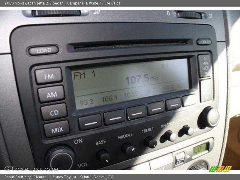 Campanella White / Pure Beige 2005 Volkswagen Jetta 2.5 Sedan