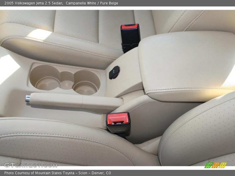Campanella White / Pure Beige 2005 Volkswagen Jetta 2.5 Sedan
