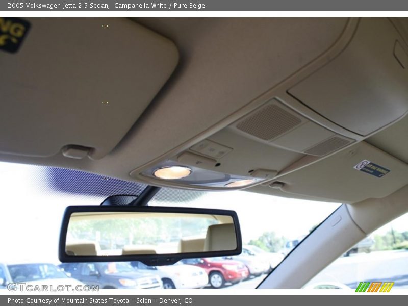 Campanella White / Pure Beige 2005 Volkswagen Jetta 2.5 Sedan