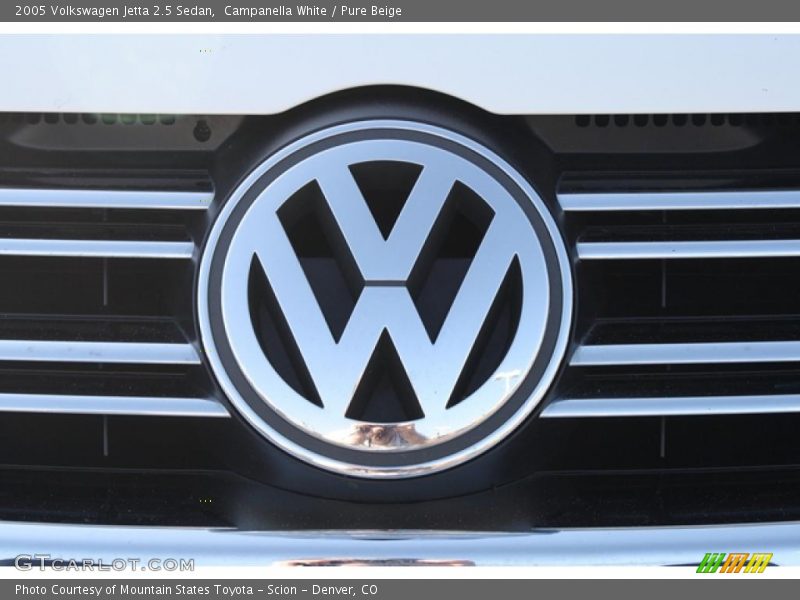 Campanella White / Pure Beige 2005 Volkswagen Jetta 2.5 Sedan