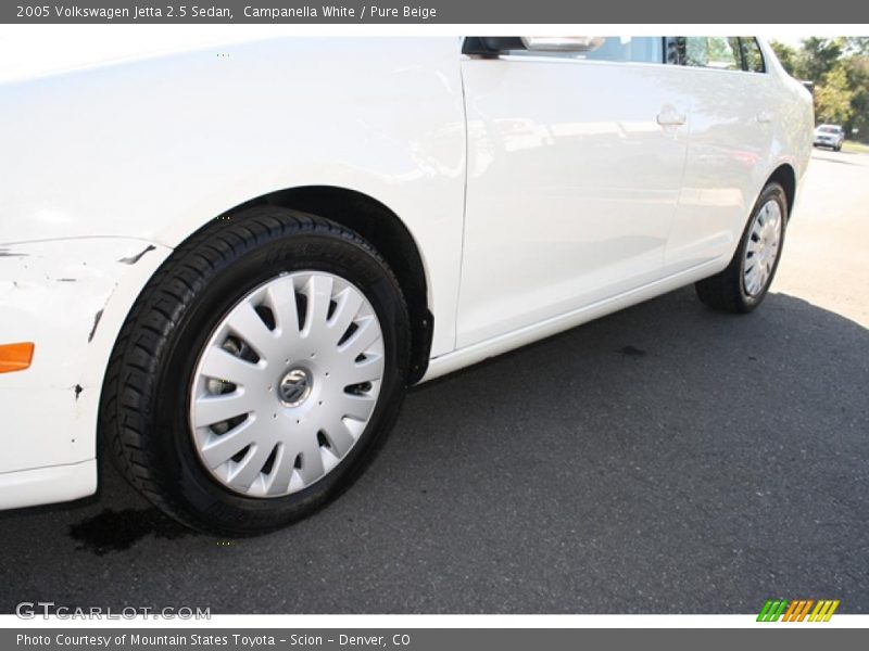 Campanella White / Pure Beige 2005 Volkswagen Jetta 2.5 Sedan