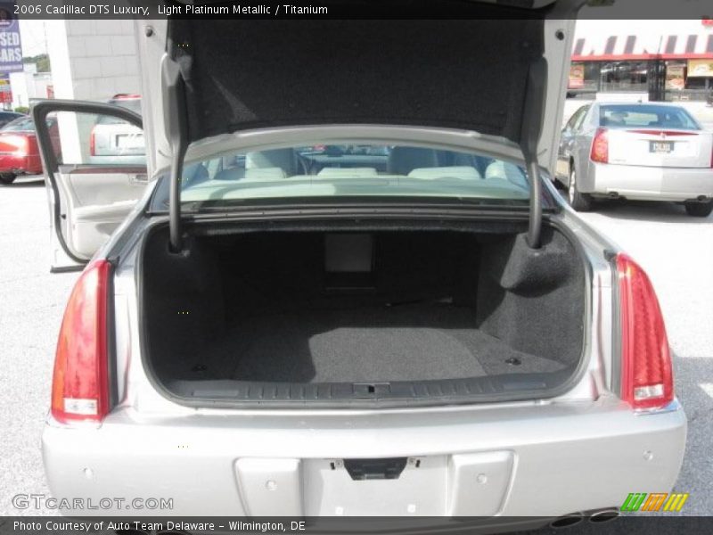 Light Platinum Metallic / Titanium 2006 Cadillac DTS Luxury